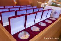 2020 - Декабрь - Награждение памятной медалью «За бескорыстный вклад в организацию Общероссийской акции взаимопомощи «#МыВместе» (декабрь 2020)