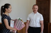 Награждение Емегеновой Э.А. благодарственным письмом Главы Республики Алтай 